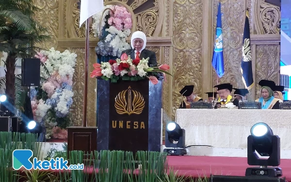 Thumbnail Berita - Hadiri Wisuda Unesa, Gubernur Khofifah Tegaskan Peran Perguruan Tinggi untuk Kemajuan Indonesia