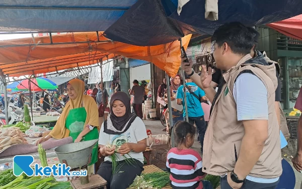 Thumbnail Berita - Blusukan ke Pasar, Repnas Jember Kawal Program Makan Siang dan Susu Gratis