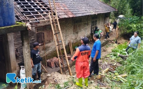 Thumbnail Berita - BPBD Pacitan Distribusikan Bantuan Sembako Bagi Korban Cuaca Ekstrem