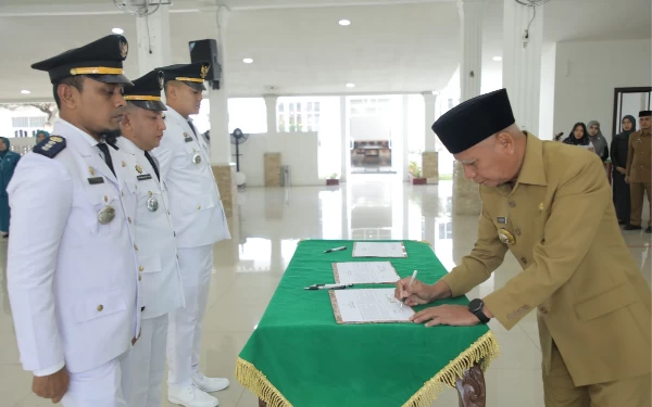 Thumbnail Berita - Bupati Asahan Lantik 20 Jabatan Administrator dan 27 Pengawas serta Fungsional Pemkab Asahan, Ini Pesannya