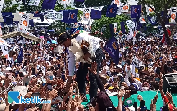 Thumbnail Berita - Anies Baswedan Sapa Puluhan Ribu Pendukung di GOR Lembu Peteng Tulungagung