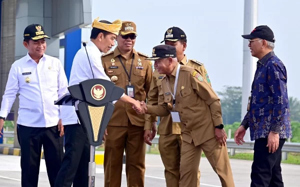 Thumbnail Berita - Bupati Asahan Dampingi Presiden Jokowi Resmikan Tol Tebing Hingga Kisaran