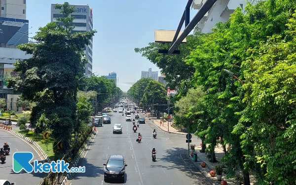 Thumbnail Ramalan Cuaca Kota Surabaya, Hujan Deras Terjadi pada Malam Hari