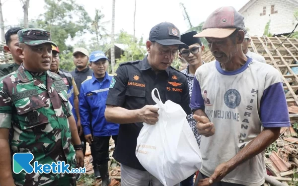 Thumbnail Pj  Bupati Pamekasan Tinjau Langsung Korban Bencana Alam di Kecamatan Kadur