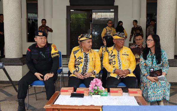 Wali Kota Tarakan Berikan Hibah Kendaraan Operasional Kepada Brimob Polda Kaltara