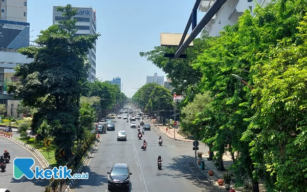 Thumbnail Prakiraan Cuaca Surabaya Hari Ini, Cerah Berawan dengan Hujan Ringan di Malam Hari