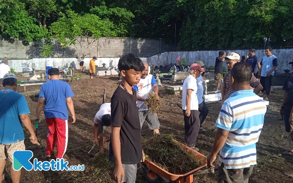 Thumbnail Berita - Bersih Makam Jadi Kegiatan Rutin Warga Sedan Sleman Menyambut Bulan Ramadan