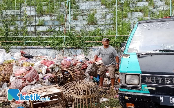 Thumbnail Berita - Sampah Menumpuk di Pasar Pagi Kota Batu, KSM Harap Bantuan DLH