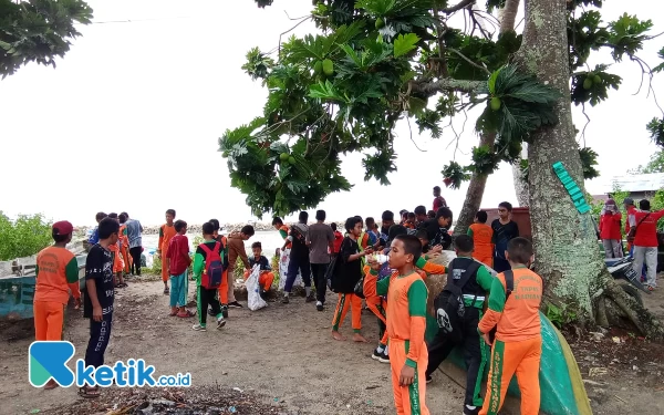 Thumbnail Menuju Adipura, Pemkab Kaimana Adakan Kerja Bakti Massal di Pantai Anda Air dan Batu Lobang