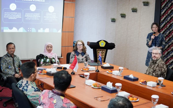 Thumbnail Khofifah Hadiri Launching Penelitian UTM, Kolaborasi Indonesia-Australia Terkait Hilirisasi Rumput Laut dan Garam