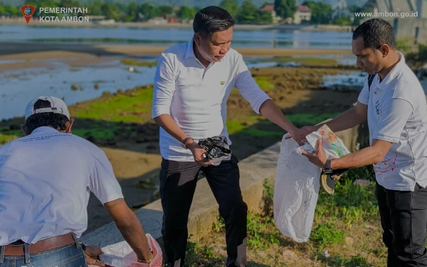 Thumbnail Peringati HPSN, Pemkot Ambon Gelar Aksi Bersih Sampah di Pantai