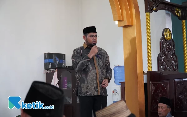 Thumbnail Berita - Tepati Janji, Bupati Halsel Umrohkan Imam Masjid Desa Tembal