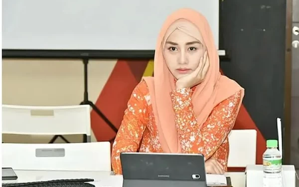 Thumbnail Novita Hardini, Caleg DPR RI dapil Jatim VII dari PDIP selama ini dikenal sebagai istri dari Bupati Trenggalek Mochamad Nur Arifin yang juga merupakan kader PDIP. (Foto: IG Novita Hardini)