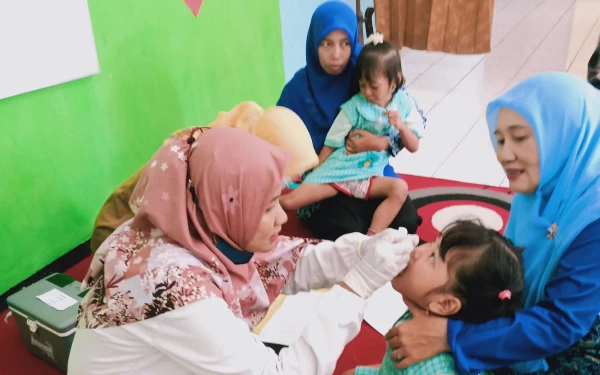 Thumbnail Berita - Cegah Polio, Khofifah Ajak Orang Tua Balita Ikuti SUB PIN Polio Tahap Dua