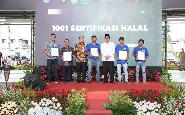 1.001 Usaha di Pasar Induk Among Tani Kota Batu Dapatkan Sertifikat Halal Gratis