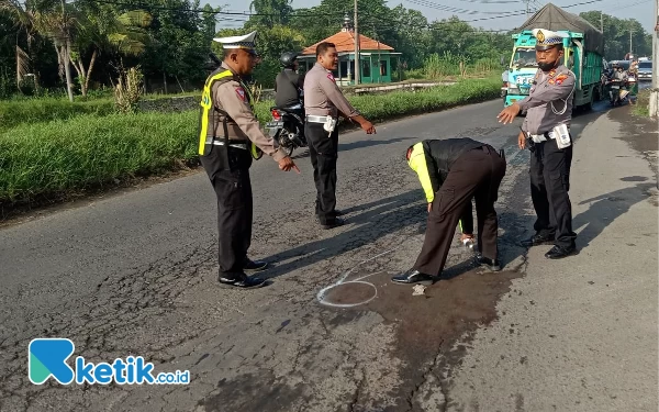 Thumbnail Berita - Penabrak Guru Lansia hingga Tewas Menyerahkan Diri ke Anggota Satlantas Polresta Sidoarjo