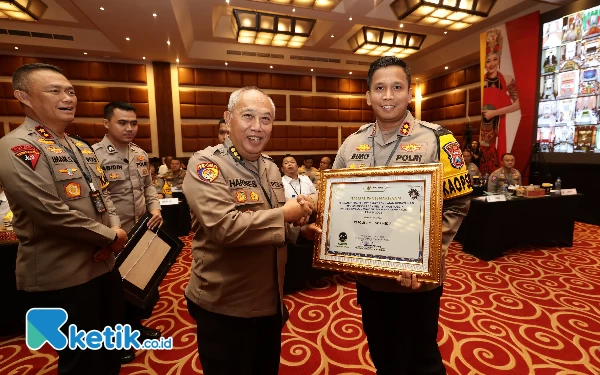 Dapat Penghargaan Zona Hijau Pelayanan Publik dari Ombudsman, Kapolres Kediri: Masyarakat Ikut Andil