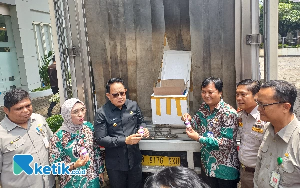 Thumbnail Virus PMK Meningkat di Jatim, Pemprov Bagikan Sejuta Vaksin