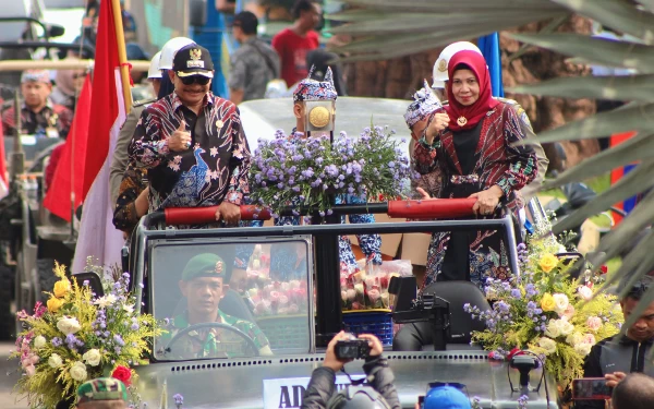 Thumbnail Berita - Meriah! Kirab Piala Adipura dari Ujung Barat hingga Timur Situbondo