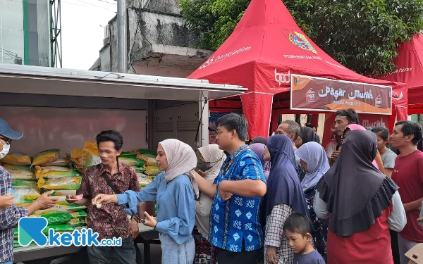 Thumbnail Berita - Ngabuburit di Pasar Ramadan Jember, Berburu Takjil Sekaligus Sembako Murah