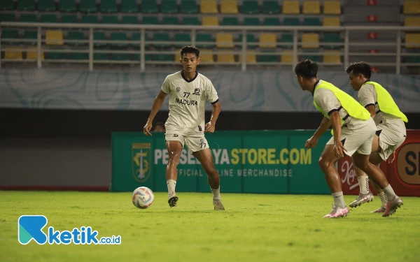 Thumbnail Selama Ramadan, Pemain Madura United Latihan di Malam Hari