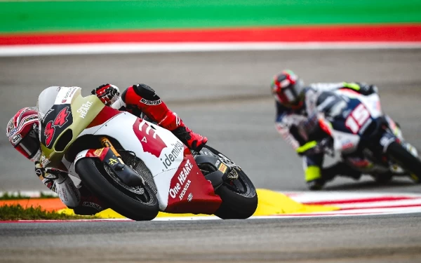 Thumbnail Berita - Hasil Moto2 GP Portugal, Mario Aji Finis Naik Empat Posisi