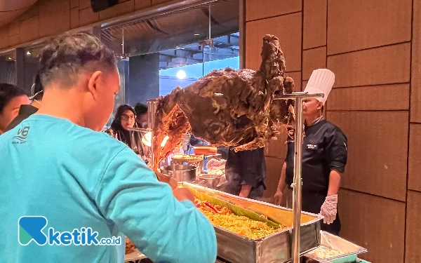 Thumbnail Berita - Makan Besar! Bukber di Grand Mercure Malang Bisa Nikmati 1 Ekor Kambing Guling Jika Habis