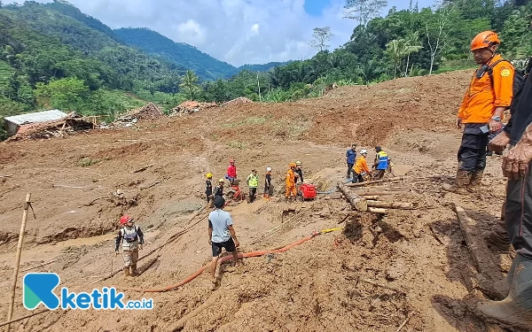 Thumbnail Berita - Longsor Bandung Barat, 2 Ditemukan 9 Orang Masih Dalam Pencarian