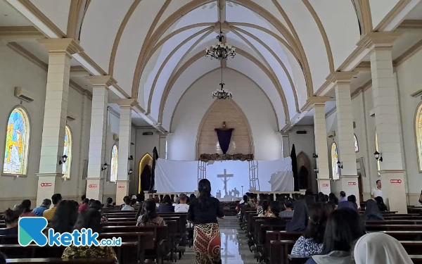 Thumbnail Berita - Jumat Agung, Gereja Katolik Santo Yusup Jember Gelar Renungan Tujuh Sabda Yesus