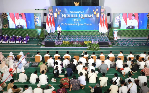 Thumbnail Berita - Ribuan ASN Pemprov Jatim Peringati Malam Nuzulul Quran, Pj Gubernur Ajak Masyarakat Cinta Quran