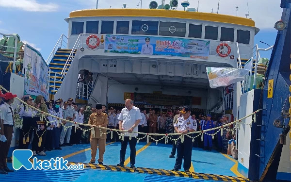 Thumbnail Berita - Pj Sekdaprov Jatim Lepas Pemudik Gratis di Pelabuhan Jangkar Situbondo