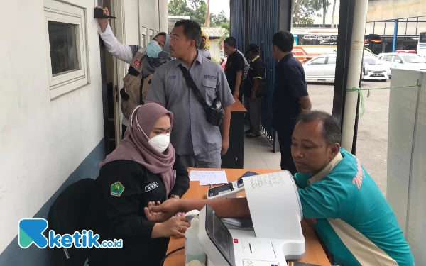 Thumbnail Berita - Hipertensi dan Gula Darah Tinggi Dominasi Penyakit Sopir Bus Malang