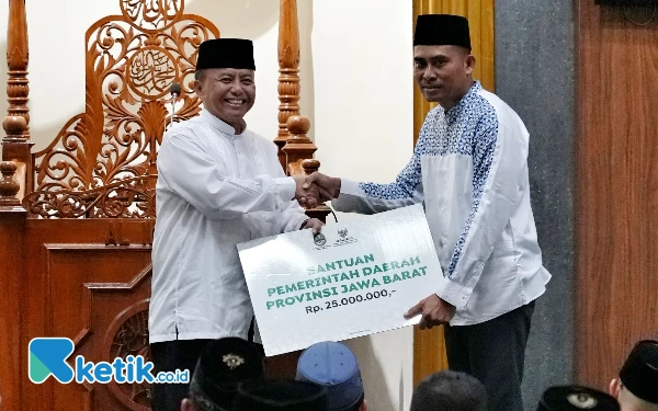 Thumbnail Berita - Tarawih Keliling, Sekda Herman Suryatman Silaturahmi dengan Forkopimda Jabar