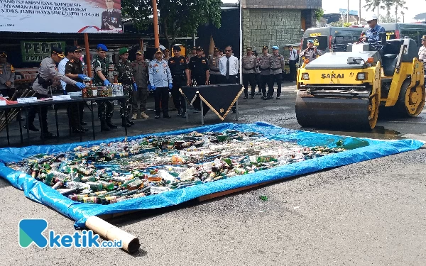 Polres Batu Musnahkan Ratusan Miras dan Narkoba Hasil Operasi Pekat