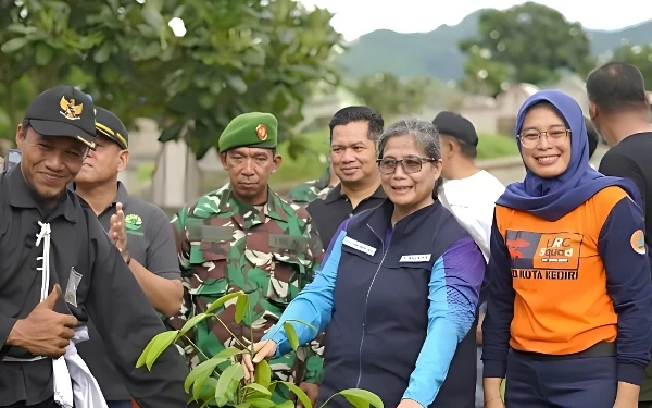 Thumbnail Berita - Kebut Gerakan Penanaman Pohon, BPBD Jatim Gandeng Pemkot Kediri