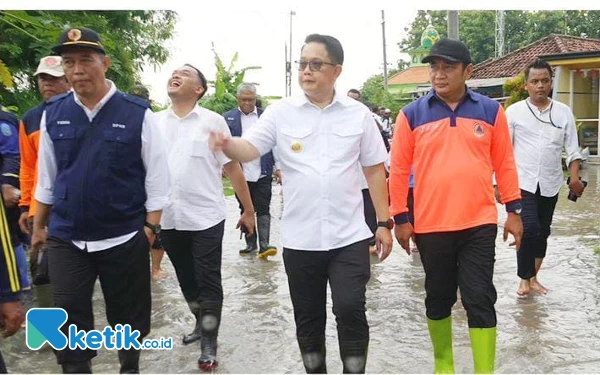 BPBD Jatim Terjunkan Peralatan Berat Tangani Banjir Mojokerto