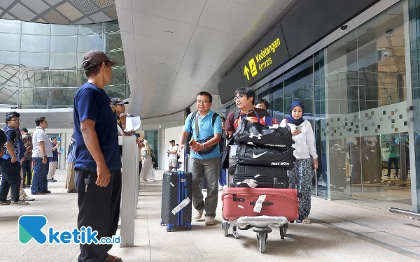 Thumbnail Berita - Respons Penumpang Terbang Perdana ke Bandara Dhoho Kediri, Sebut Melebihi Ekspektasi