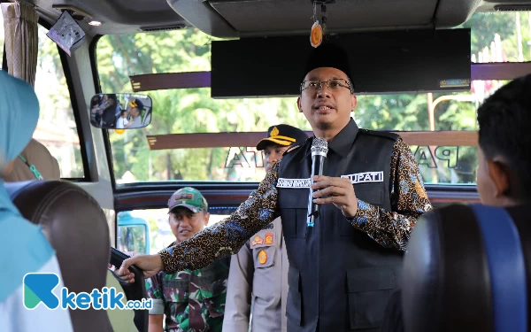 Thumbnail Berita - Ribuan Pemudik dari Sidoarjo Senang Dilepas Bupati Gus Muhdlor ke Kampung Halaman