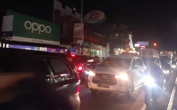 Thumbnail Berita - Imbas Penutupan Tol Bocimi karena Longsor, Terjadi Kemacetan di Jalur Mudik Sukabumi