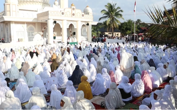 Thumbnail Berita - Ribuan Jemaah Tareqat Syattariah di Nagan Raya Rayakan Idul Fitri 1445 Hijriah Hari Ini