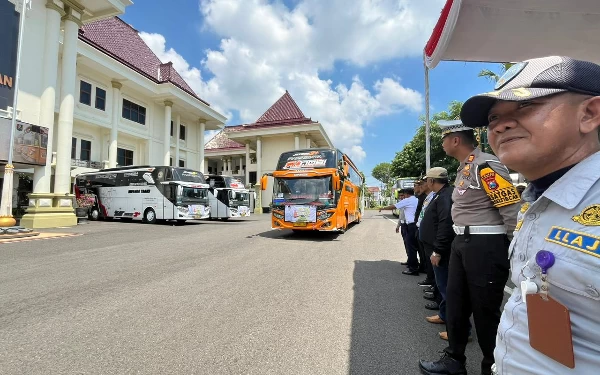 Thumbnail Berita - Pemkab Tuban Lepas 191 Warga Balik Mudik Gratis