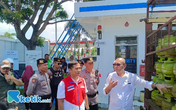 Thumbnail Berita - Sidak, Anggota Komisi VI DPR RI Pastikan Tidak Ada Penimbunan LPG 3 Kilogram di Situbondo