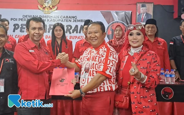 Thumbnail Berita - Daftar Cabup-Cawabup ke PDI Perjuangan, Bupati Jember Berharap Rekomendasi Partai