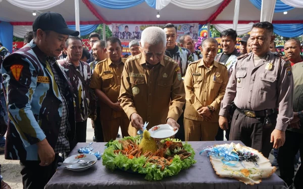 Thumbnail Berita - Potong Nasi Tumpeng, Bupati Asahan Resmikan Kantor DPD IPK Asahan