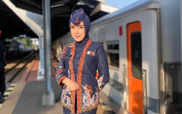 Cerita Monica Zulkarnain, Seorang Model, Influencer dan Pramugari Kereta Api