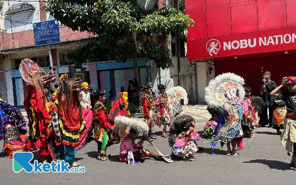 Gaya Kuno dan Kini Warnai Pawai Budaya Kota Malang