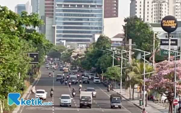 Thumbnail Berita - Awas Macet! Hari Ini 20 Ribu Buruh Bergerak ke Grahadi, Berikut Jalur yang Dilewati