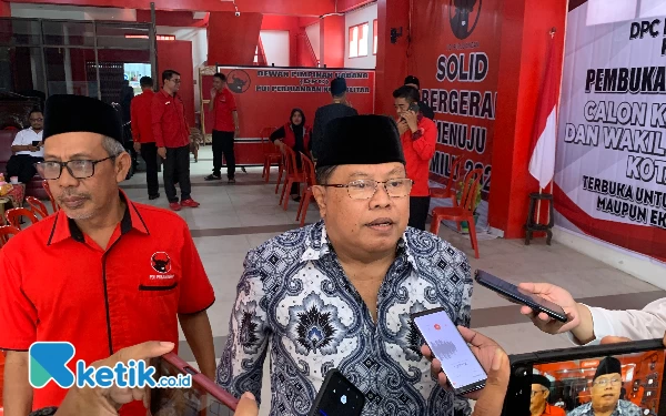 Thumbnail Berita - DPC PDI-P Kota Blitar Buka Penjaringan, Wali Kota Blitar dan Bambang Kawit Daftar Pertama