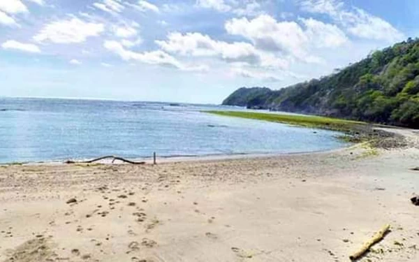 Thumbnail Pesona Pantai Kalipat Nusa Kambangan Cilacap, Indah dan Masih Asri