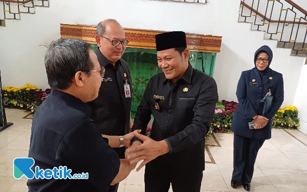 Thumbnail Berita - Gus Muhdlor Ditahan KPK, Subandi Resmi Jabat Plt Bupati Sidoarjo